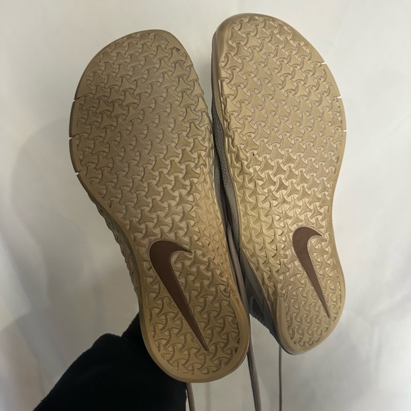 Nike Metcon Women's Gray Training Shoes - Picture 4 of 5